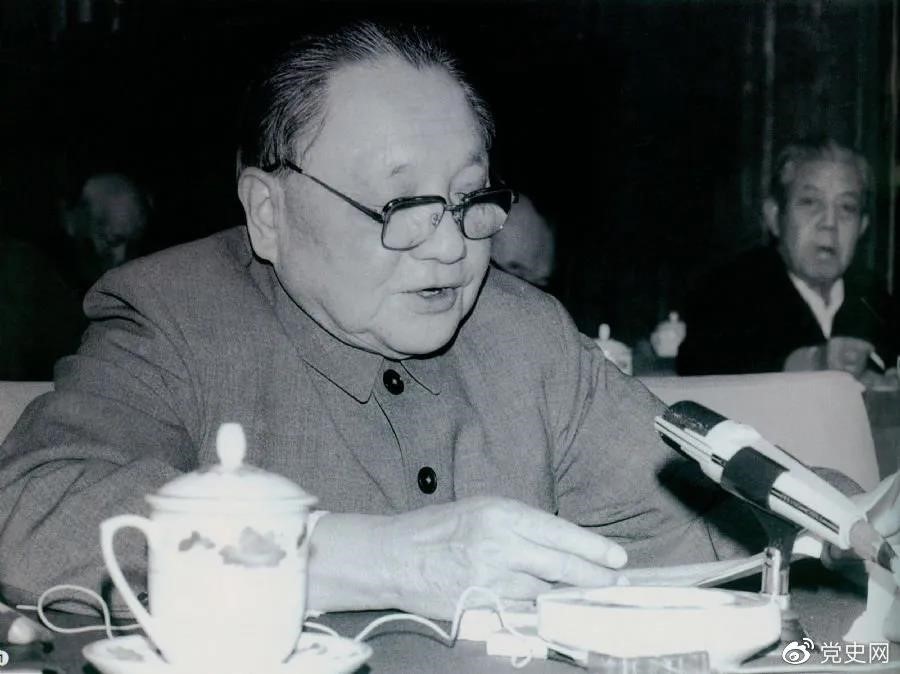 1985年3月7日，鄧小平在全國科技工作會議上發(fā)表講話。