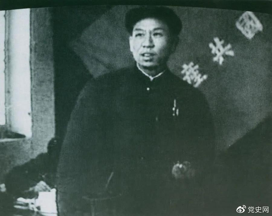 1949年3月，劉少奇在中共七屆二中全會上發(fā)言。