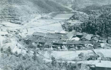 1929年3月14日，毛澤東同朱德指揮紅四軍進攻長嶺寨，殲敵兩千余人，擊斃敵旅長郭鳳鳴，乘勝占領(lǐng)長汀城。圖為長嶺寨。