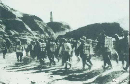 1947年3月19日，西北野戰(zhàn)軍撤離延安，進行戰(zhàn)略轉(zhuǎn)移。