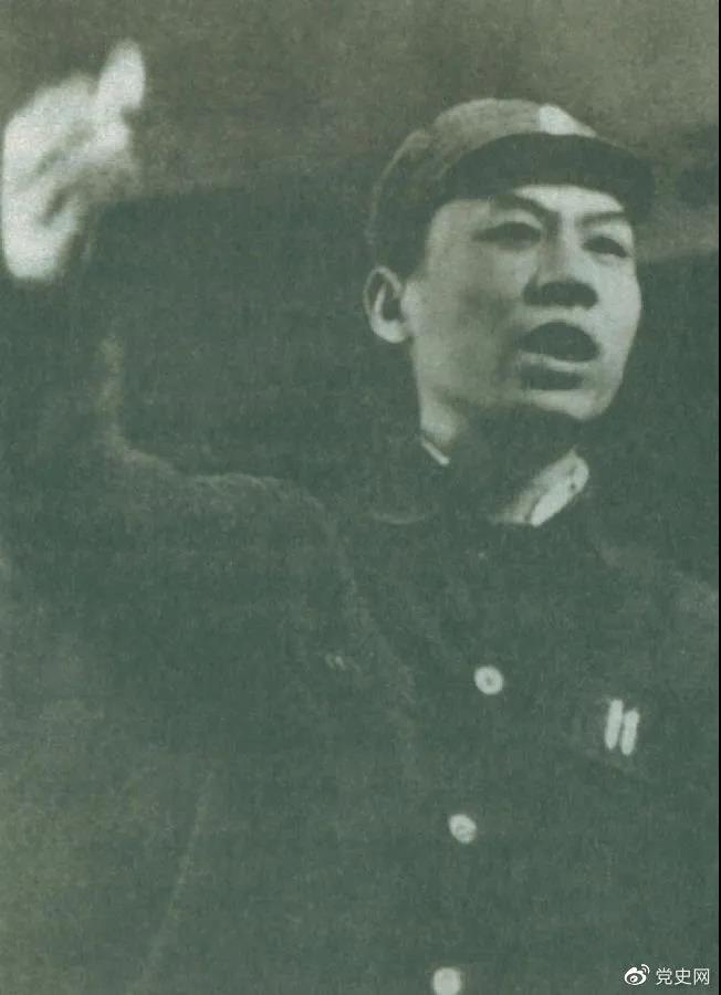 1943年，劉少奇在延安。