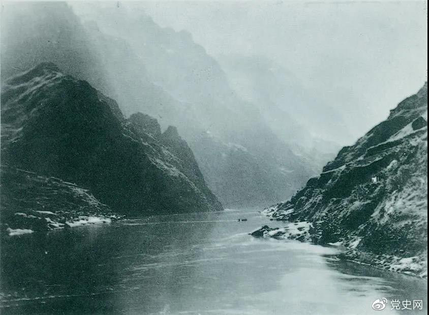 1935年3月中旬，紅軍三渡赤水，再次入川。隨后，又出奇不意地于3月21日四渡赤水，佯攻貴陽，然后又向西北方向急進(jìn)。圖為赤水河。
