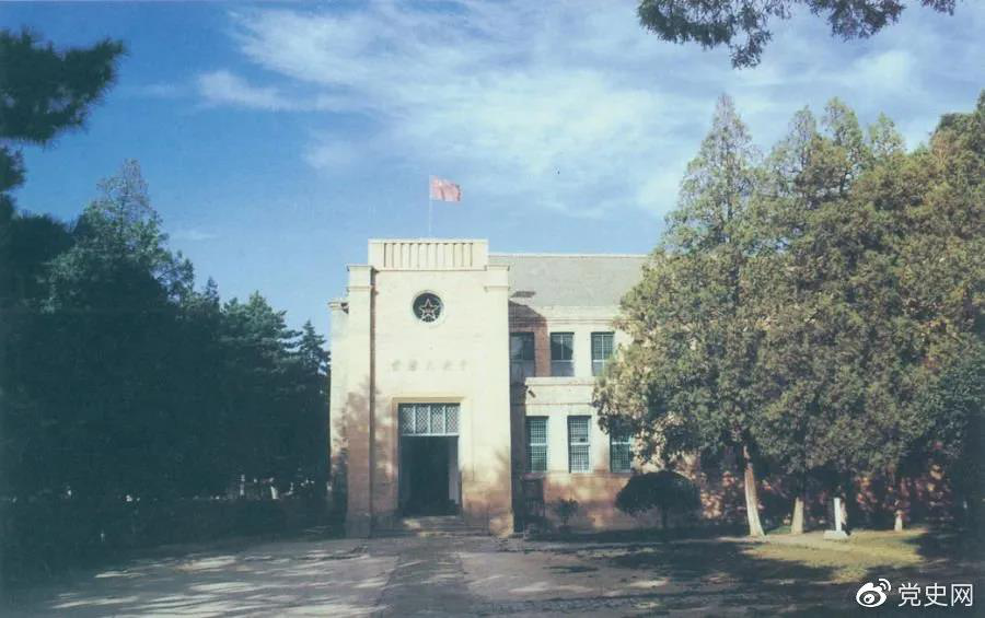 楊家?guī)X革命舊址，位于延安城西北約3公里，是中共中央1938年11月至1947年3月的所在地。