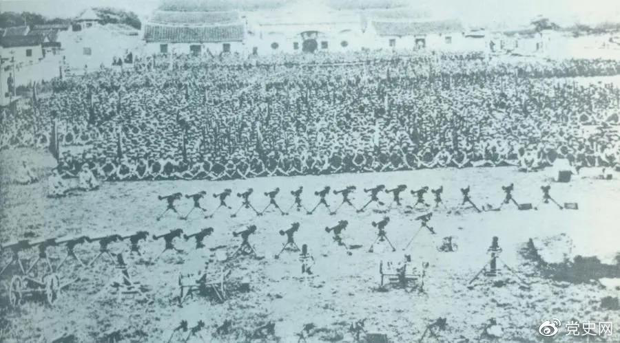 1932年4月20日，由紅一軍團和紅五軍團組成的東路軍攻占漳州，圖為攻占漳州后的部隊情形。