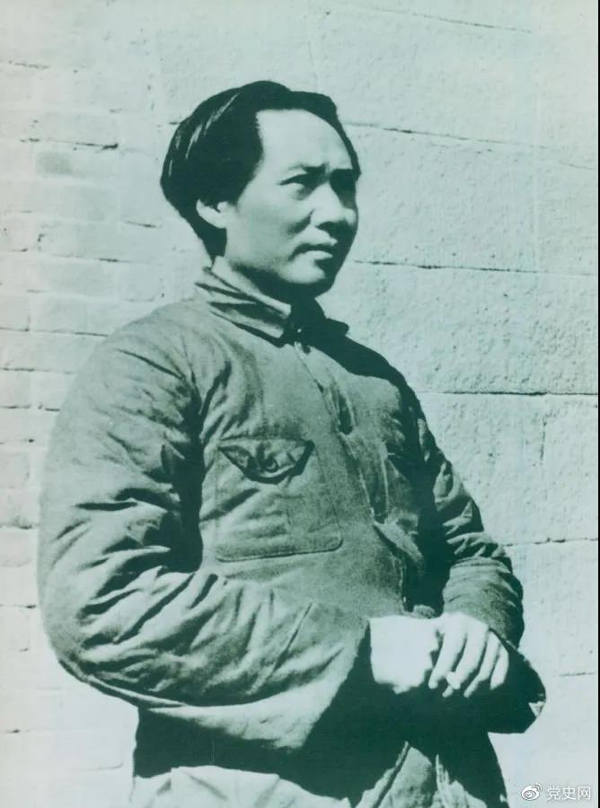 1936年2月至5月，毛澤東、彭德懷率軍進(jìn)行了東征戰(zhàn)役。圖為指揮東征戰(zhàn)役時(shí)的毛澤東。