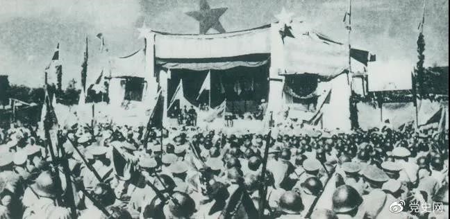 1950年5月19日，人民解放軍解放舟山群島。圖為舟山軍民舉行慶祝解放大會。