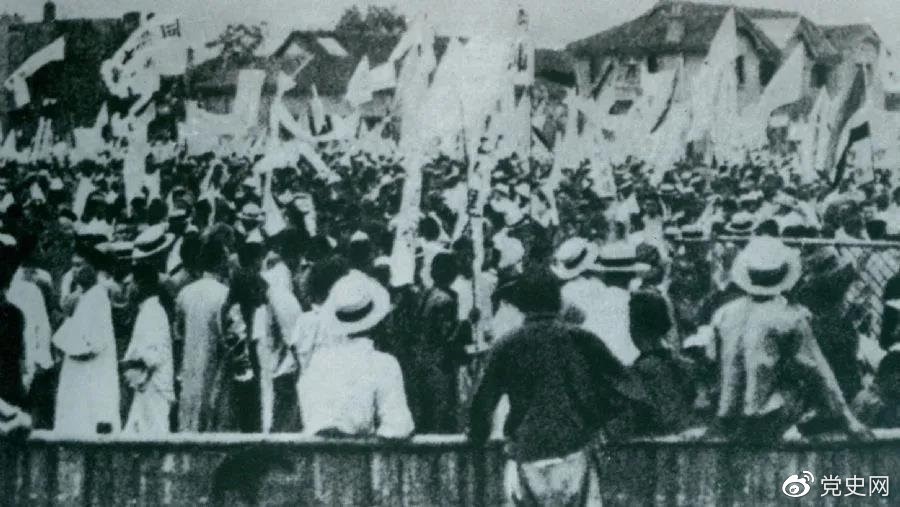 1925年5月30日，上海爆發(fā)了反帝愛(ài)國(guó)的五卅運(yùn)動(dòng)，掀起了全國(guó)范圍大革命高潮。