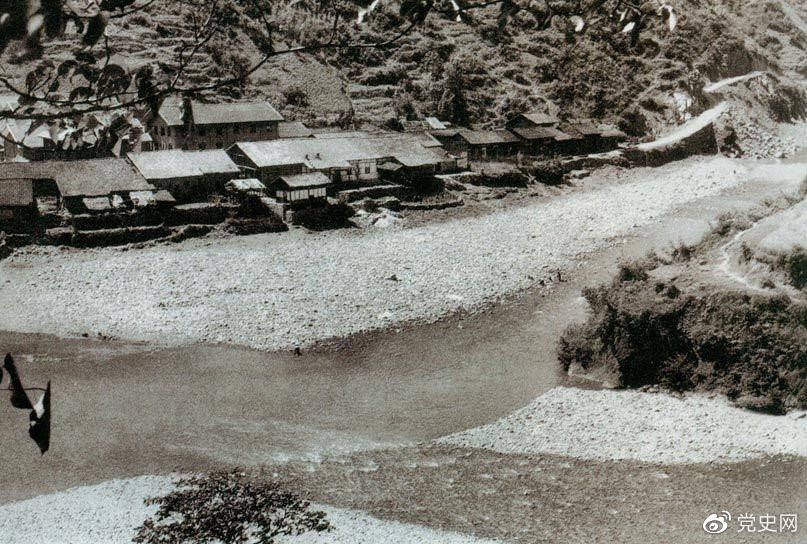 　　1935年6月26日，中共中央政治局在四川懋功兩河口召開會議。會議決定紅軍北上創(chuàng)造川陜甘根據(jù)地。圖為兩河口。
