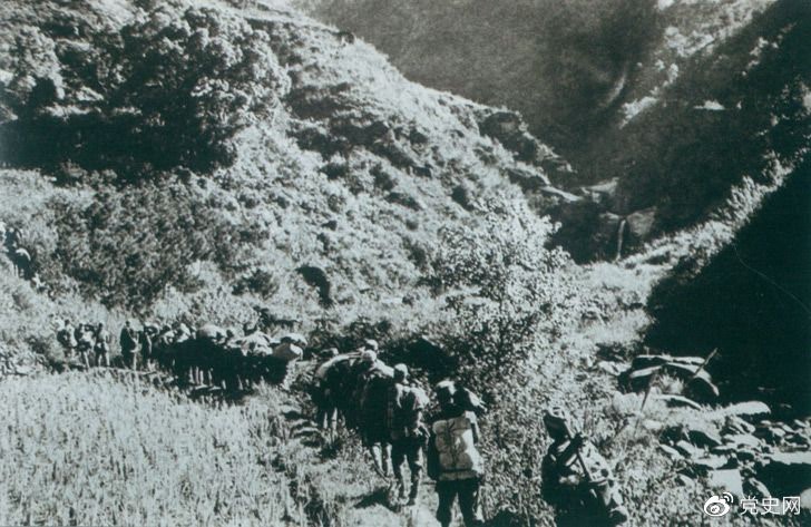 　　1947年6月，劉鄧大軍強(qiáng)渡黃河天險(xiǎn)，千里躍進(jìn)大別山，揭開了中國人民解放軍戰(zhàn)略進(jìn)攻的序幕。