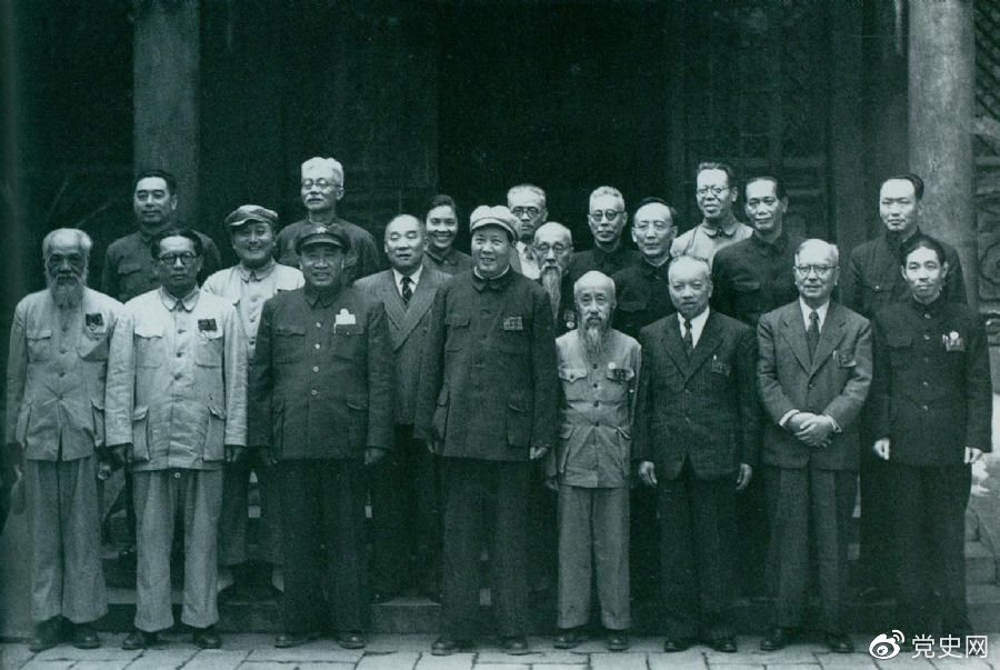 1949年7月5日，新政治協商會議籌備會常務委員合影。