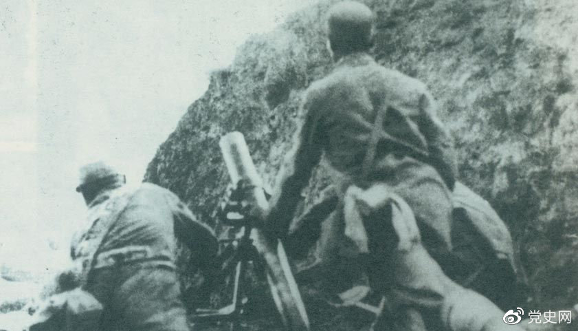 1940年8月，八路軍在總司令朱德、副總司令彭德懷的指揮下，向華北敵占交通線和各據(jù)點(diǎn)發(fā)動(dòng)了大規(guī)模進(jìn)攻戰(zhàn)役，即“百團(tuán)大戰(zhàn)”。